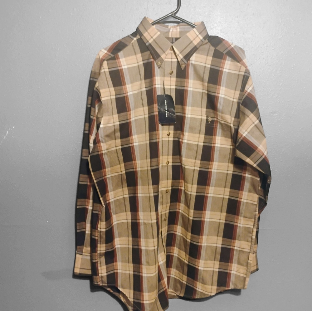 Round Tree Button Up